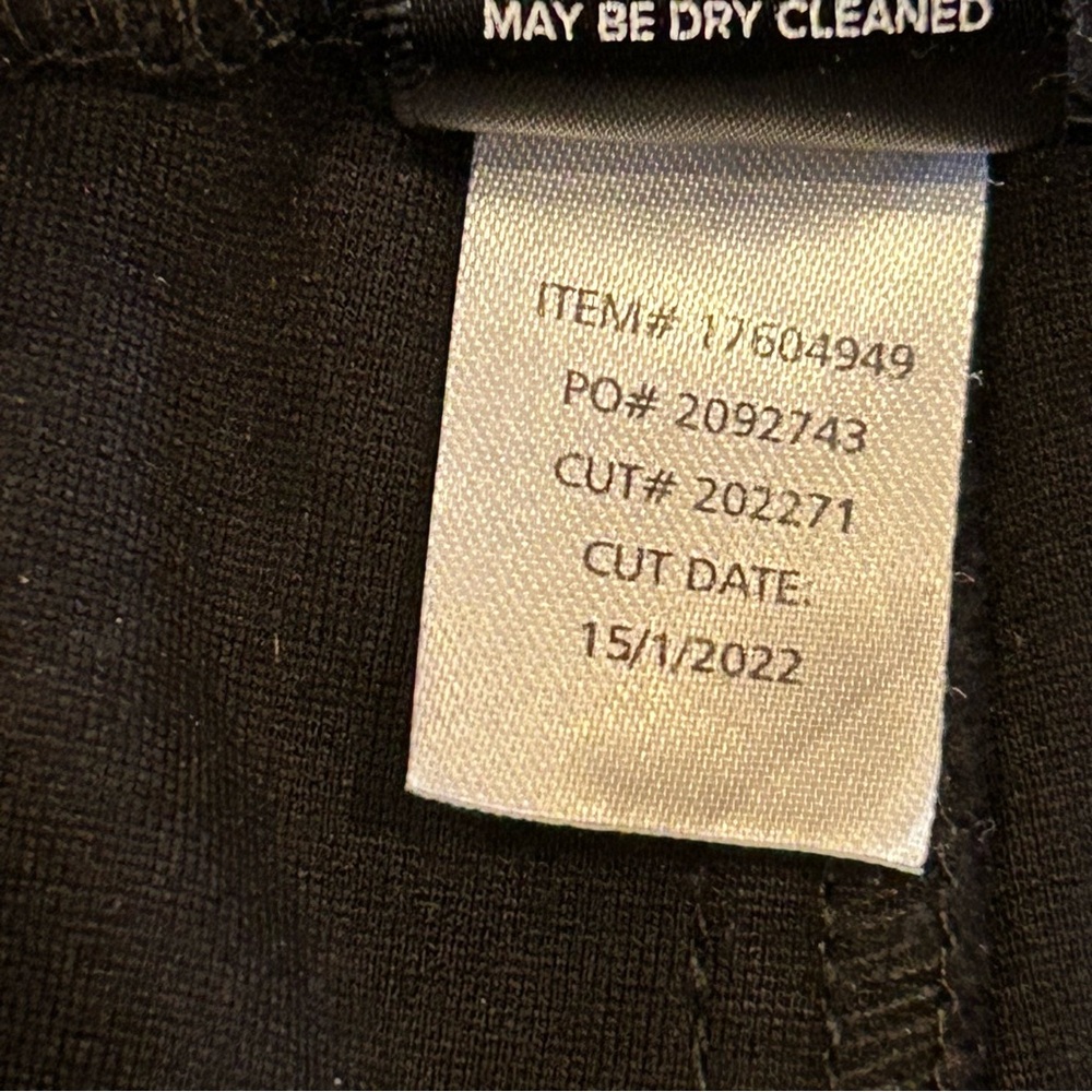 Torrid Pixie Black Capris 18/20 Short - image 7